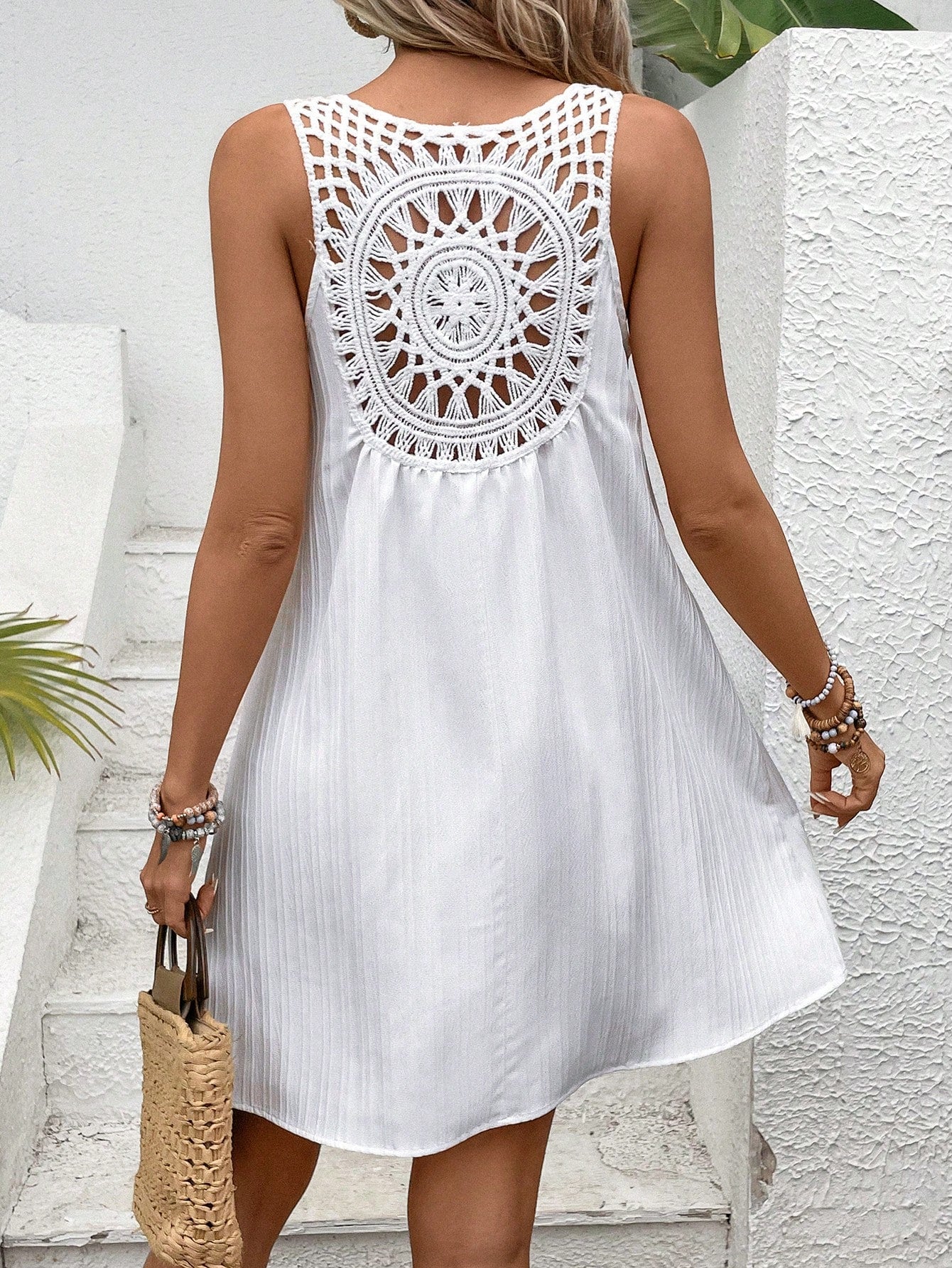 Vestido de Verano Vijay con cuello V y diseño en la espalda