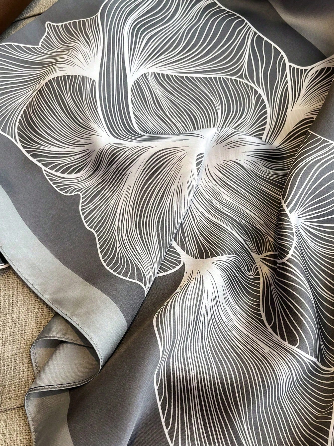Pashmina Satinada Edna de Seda diseño floral