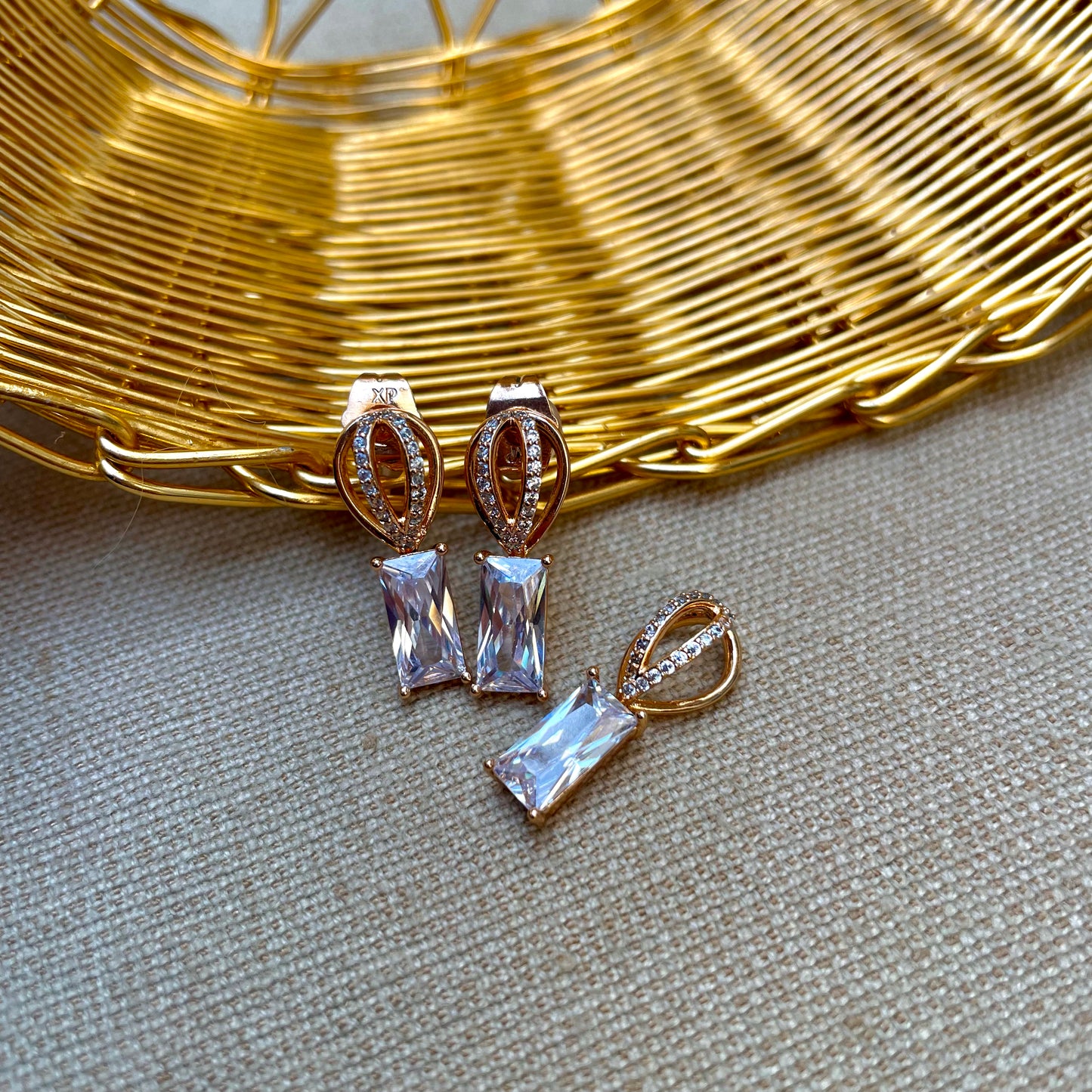 Aretes Elegantes y Dije para collar Dayanna - Pendientes de Mujer