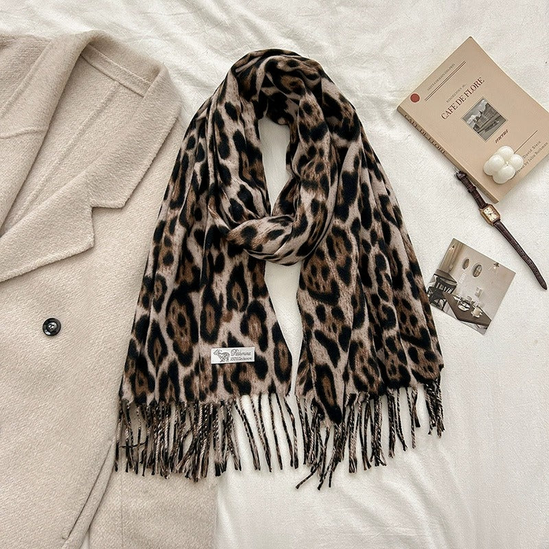 Bufanda Nath de animal print con flecos