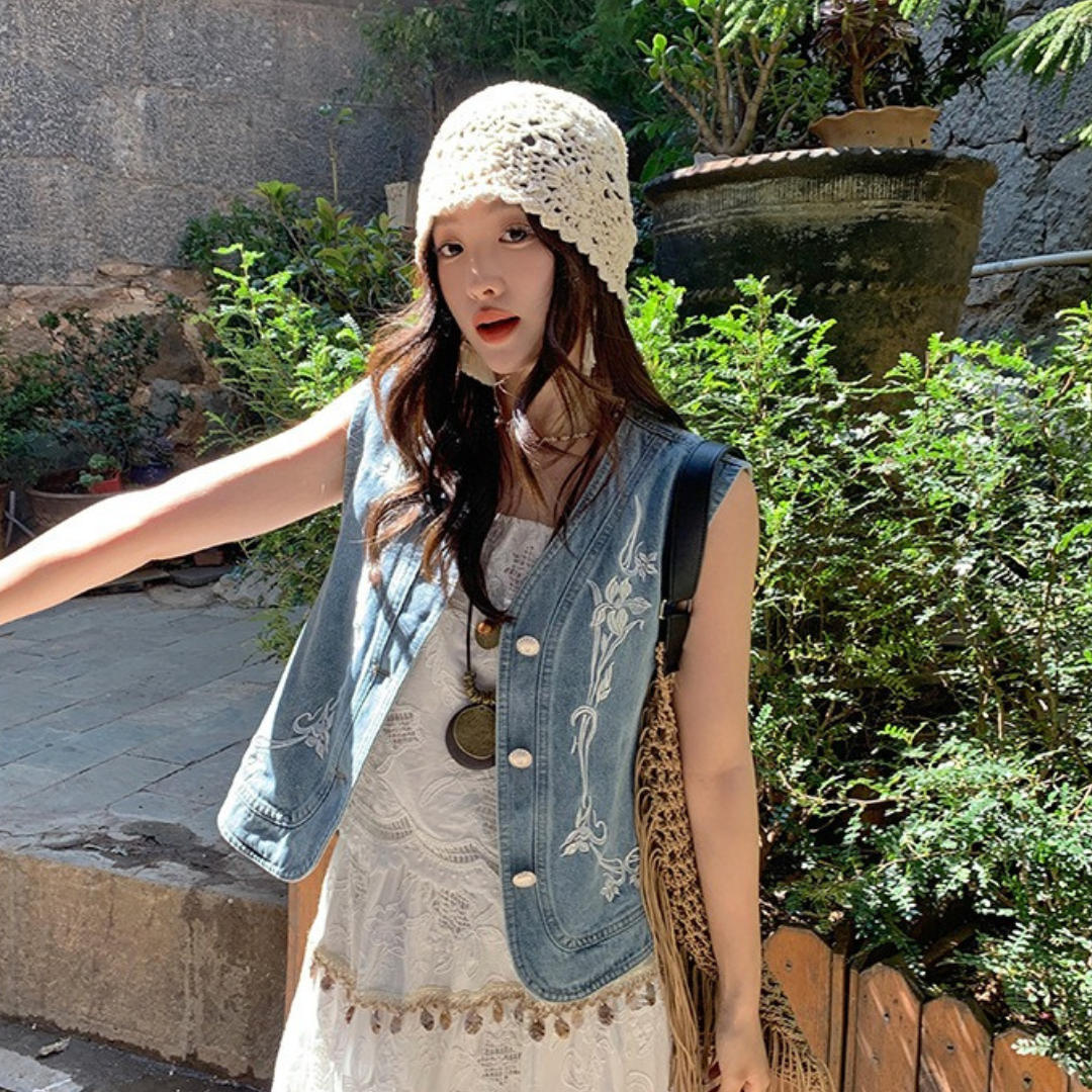 Chaleco Sunrise Denim con bordado de flores y botones  - Talla M/L