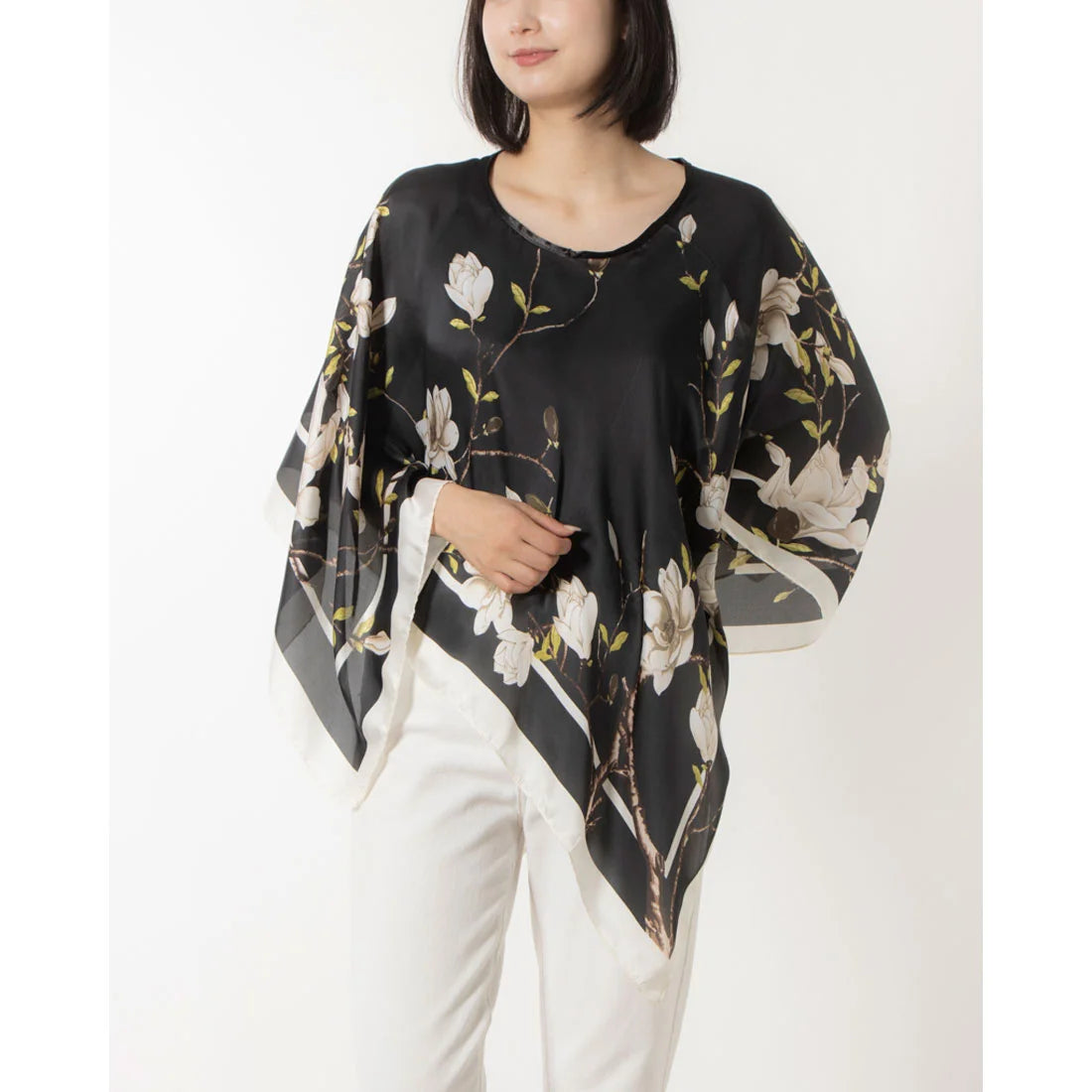 Chal Blusa Elegante Paula: Pieza con Estampado Clásico