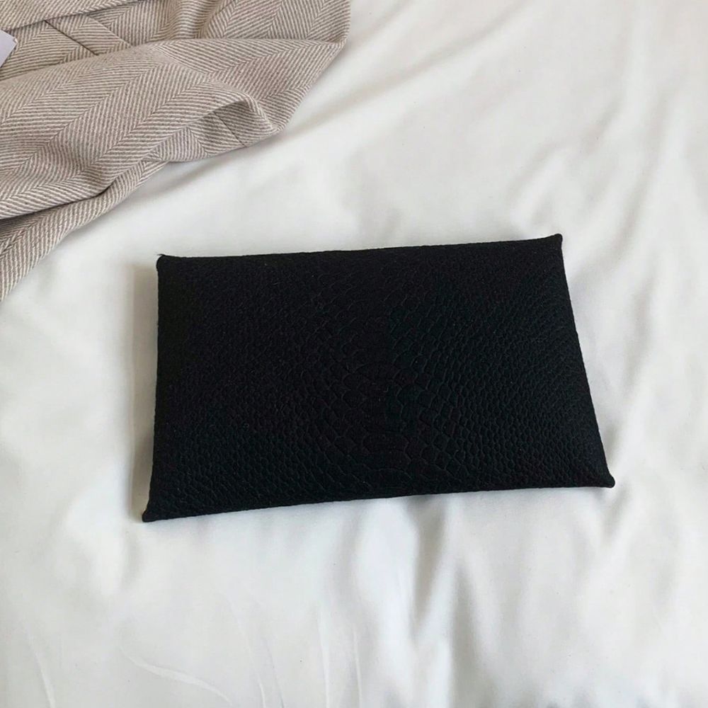 Sobre Clutch Mujer Vanite Fieltro Estampado Geométrico - Negro