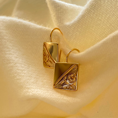 Aretes con detalle calado Mirtha