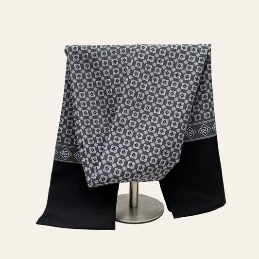 Bufanda Suave Ramses Gris Doble Capa con diseño geometrico