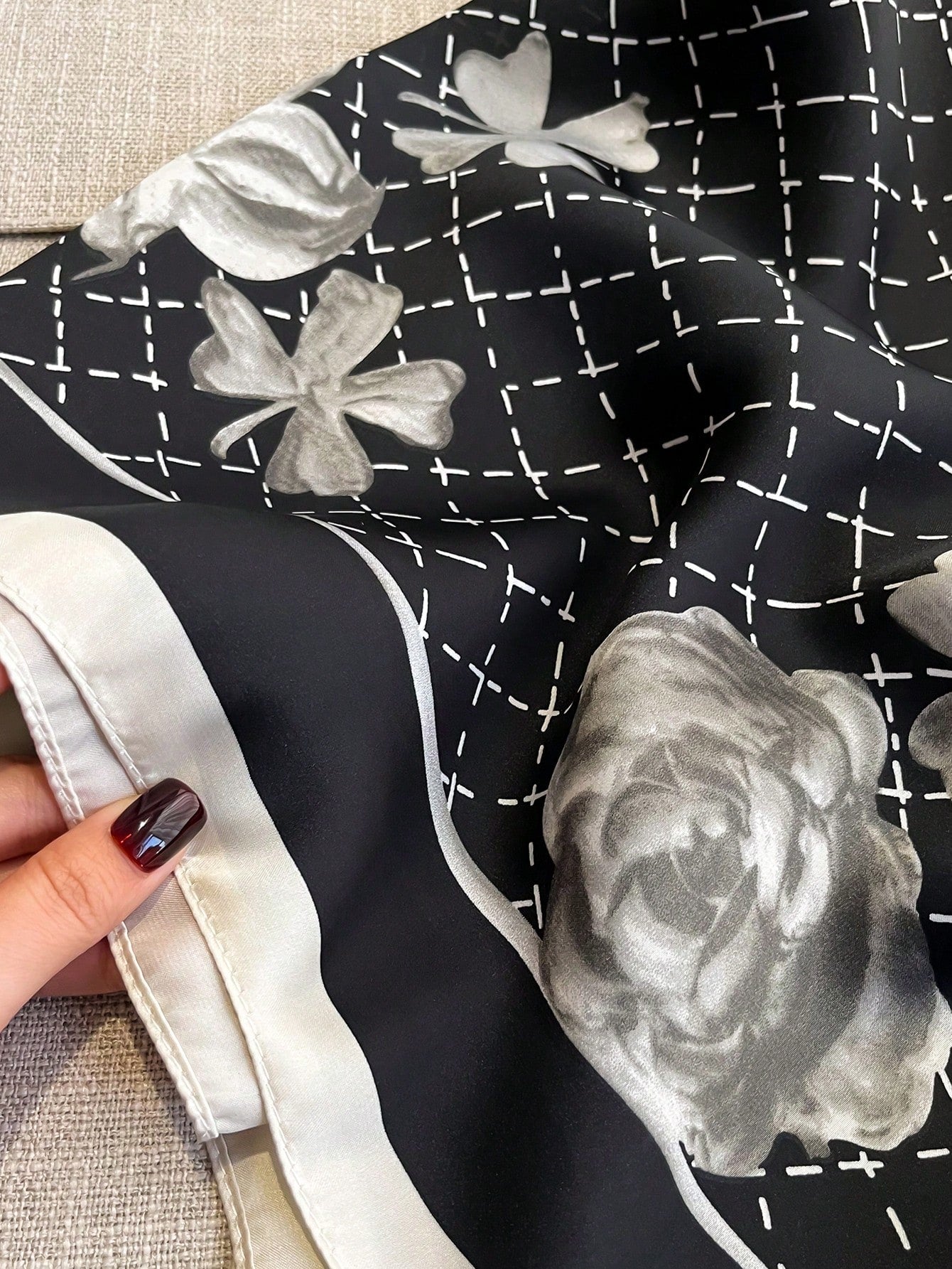 Pashmina Satinada Rosalia de Seda diseño floral