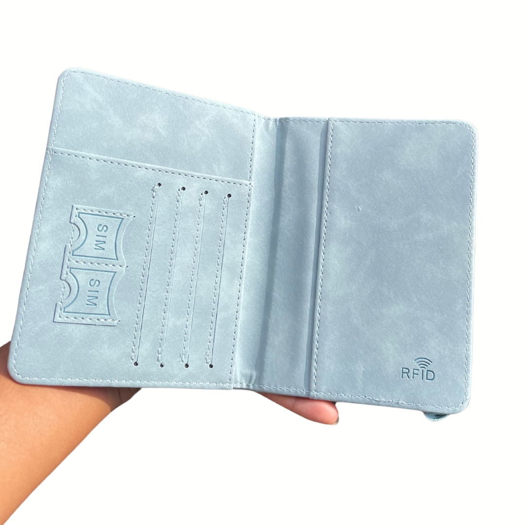 Porta Pasaporte de cuero Celeste RFID BLOCKING - Travel Wallet