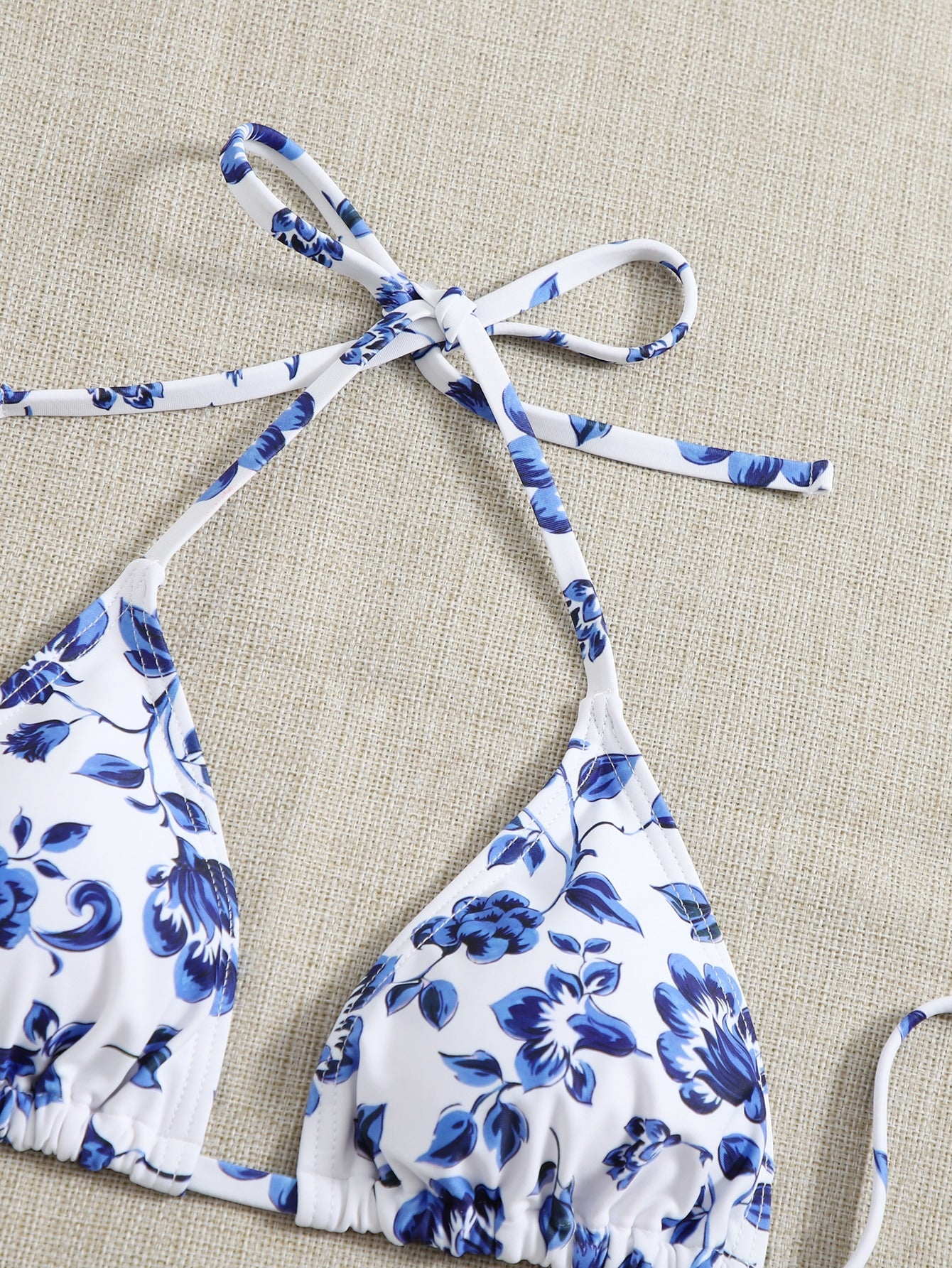 Bikini Telma Azul/Blanco de 3 piezas con estampado de flores - Talla M