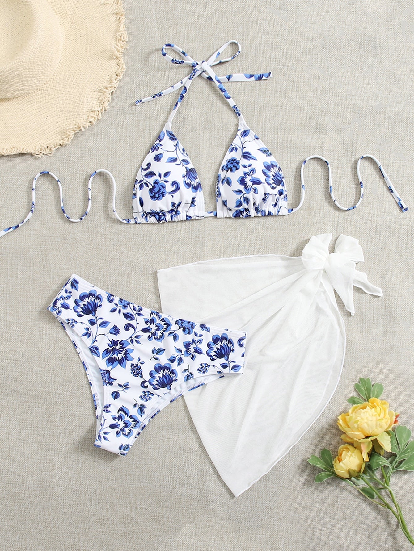 Bikini Telma Azul/Blanco de 3 piezas con estampado de flores - Talla M