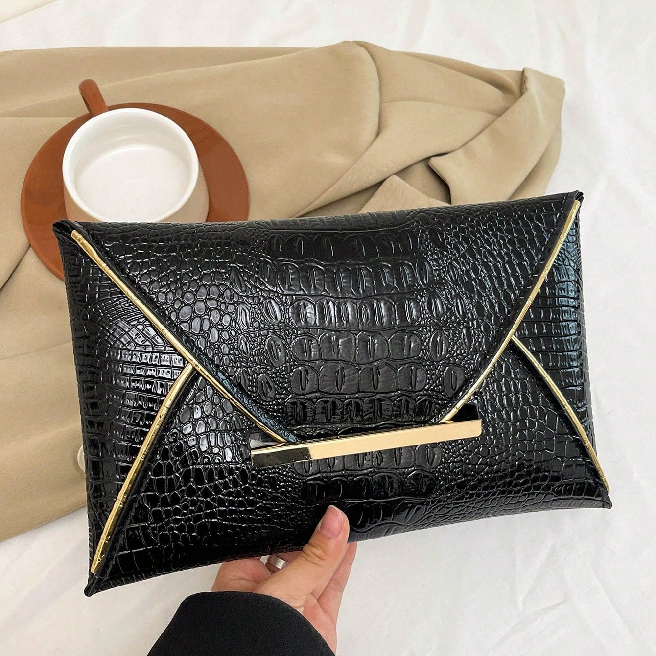 Sobre Clutch Mujer Vanite Cuerina Estampado Geométrico - Negro