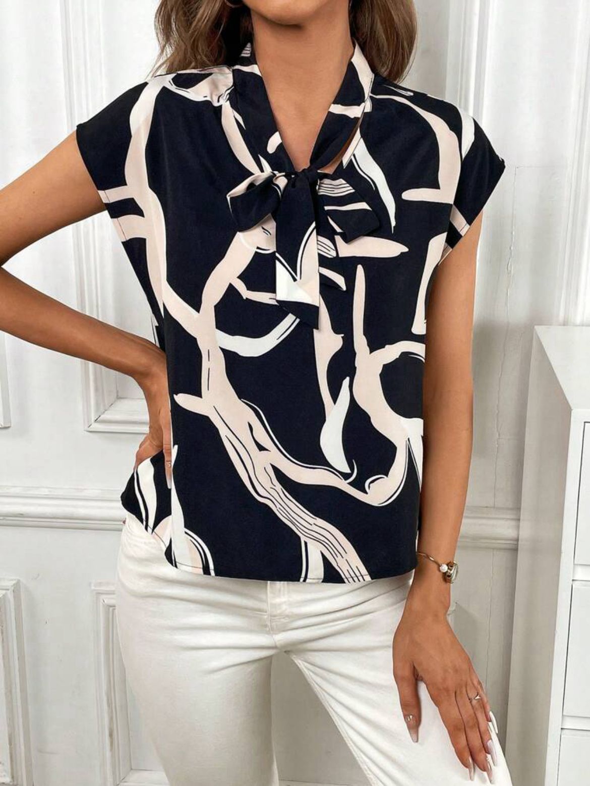 Blusa elegante Prive -  diseño esclusivo con un amarre en el cuello - Talla M