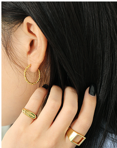 Aretes Hoop trenzado Steph